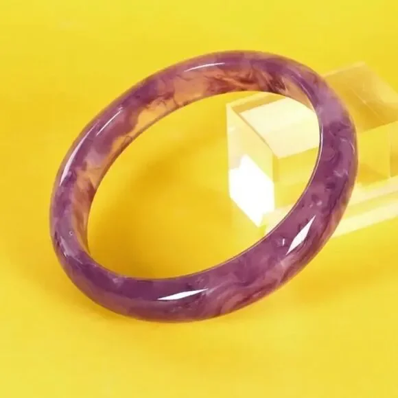 Inspired Acrylic Amethyst Bracelet with Delicate Lilac Hue - Picture 2 of 6